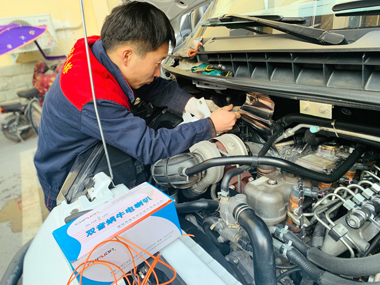 修理廠(chǎng)對押運車(chē)輛進(jìn)行修理2.jpg